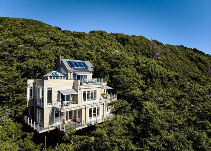  at 18 Huia Road, Days Bay, Lower Hutt, Wellington