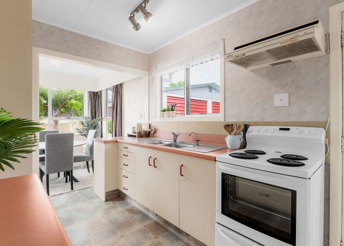  at 74 Amanda Avenue, Dinsdale, Hamilton