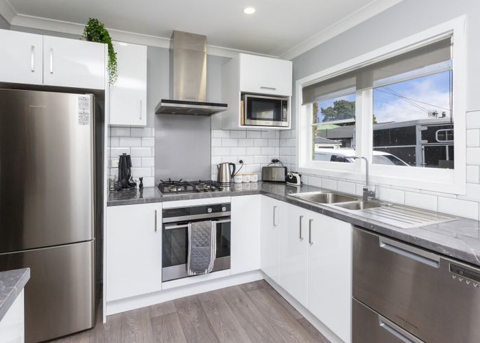  at 2/15 Lane Street, Wallaceville, Upper Hutt