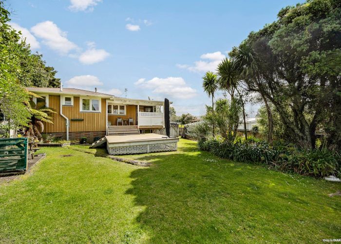  at 3 Porter Avenue, Te Atatu South, Waitakere City, Auckland