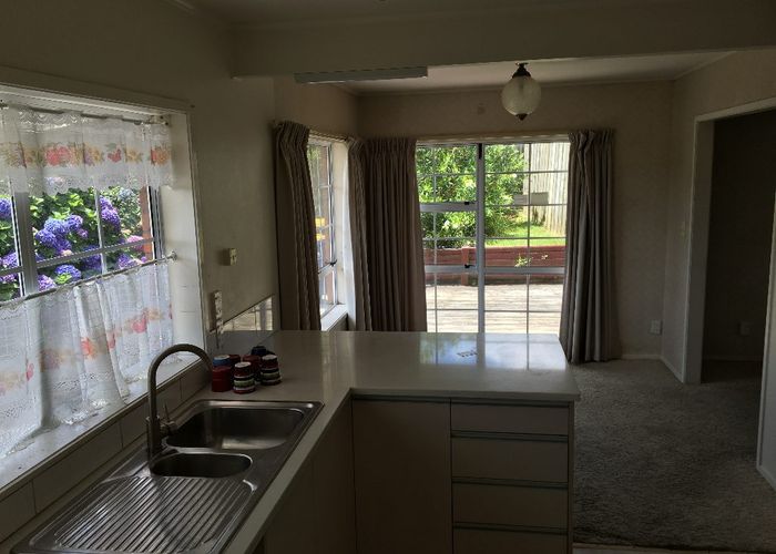  at 1/18 Sunnynook Road, Forrest Hill, North Shore City, Auckland