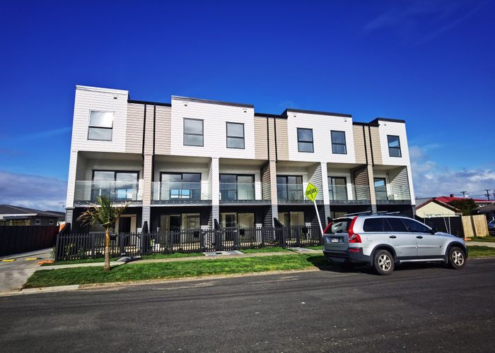  at 2/1 Cape Road, Mangere, Manukau City, Auckland