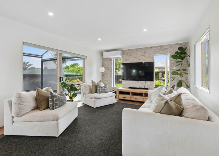  at 11 Courtvale Place, Flat Bush, Manukau City, Auckland