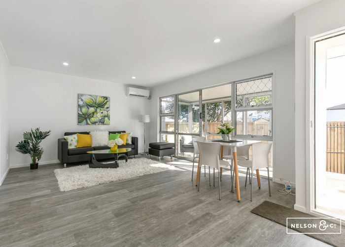  at 2/42 Kenderdine Road, Papatoetoe, Auckland