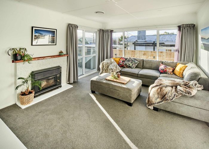  at 3 Catherine Crescent, Paparangi, Wellington