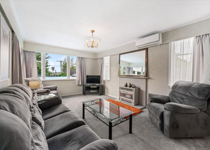  at 25 Lowtherhurst Road, Massey, Waitakere City, Auckland