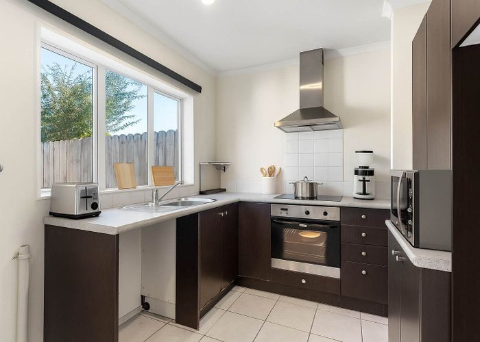  at 10 Rosandich Drive, Sunnyvale, Auckland