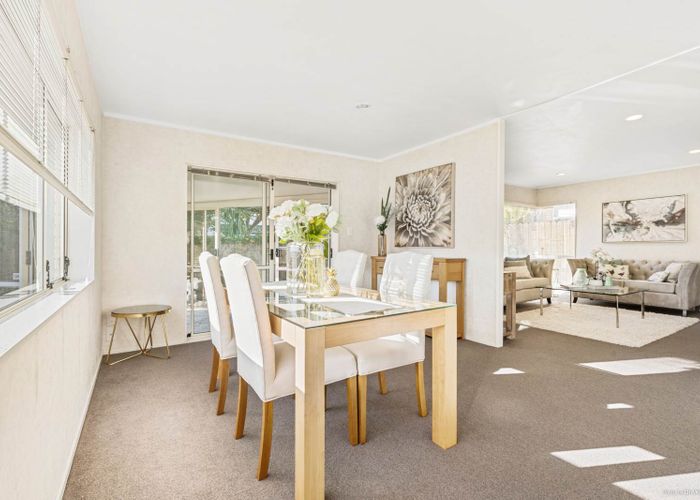  at 2/236 Cascades Road, Botany Downs, Auckland