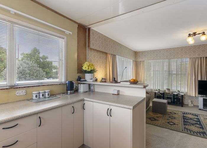  at 2/44 Diana Drive, Glenfield, North Shore City, Auckland