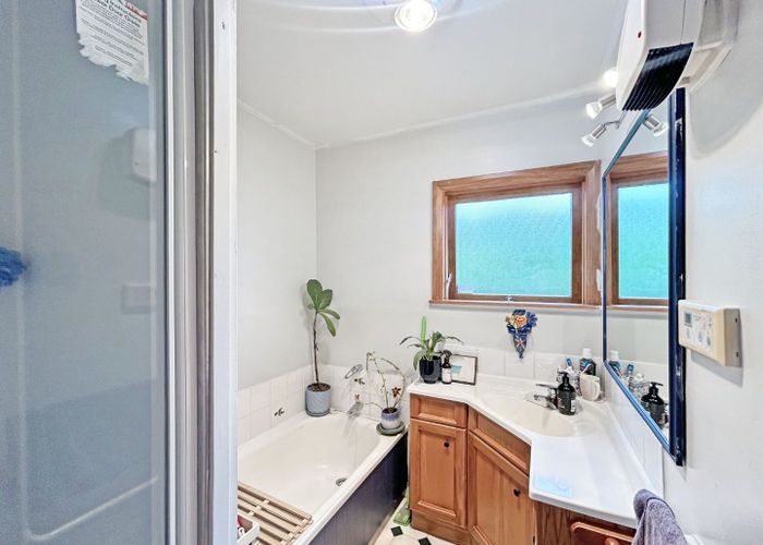  at 18 Stirling Crescent, Hokowhitu, Palmerston North, Manawatu / Whanganui