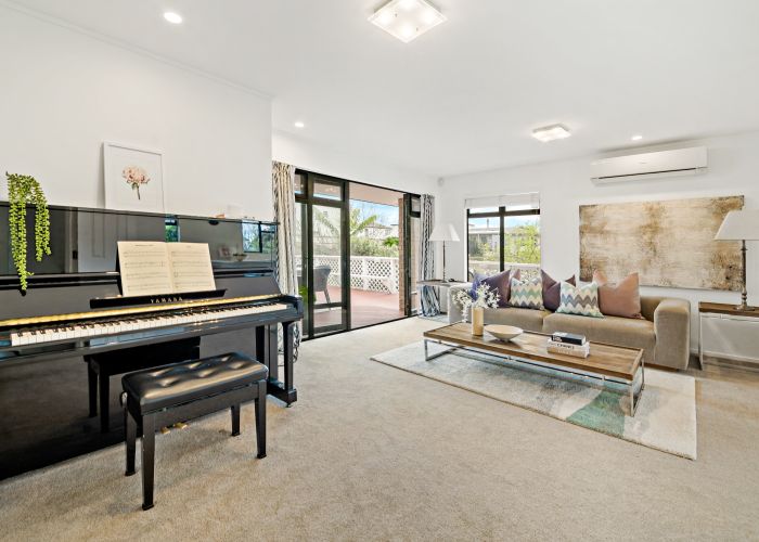 at 75 Kingdale Road, Henderson, Auckland
