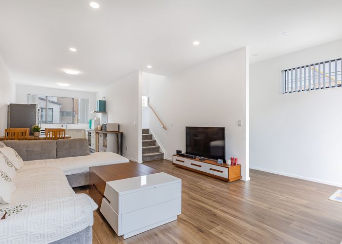  at 33 Bloom Crescent, Sunnyvale, Auckland