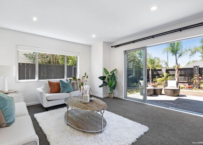  at 5 Vardon Road, Green Bay, Auckland
