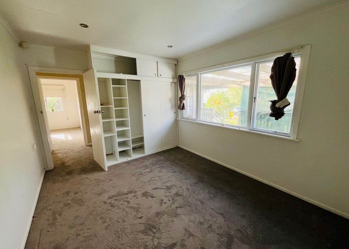  at 5 Lucas Place, Weymouth, Manukau City, Auckland