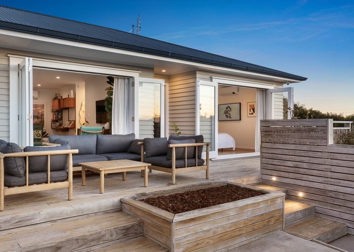  at 1/11 Ridgemount Rise, Mangere Bridge, Auckland