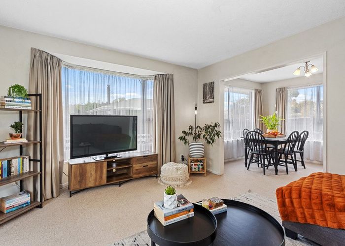  at 2/62 Highsted Road, Bishopdale, Christchurch