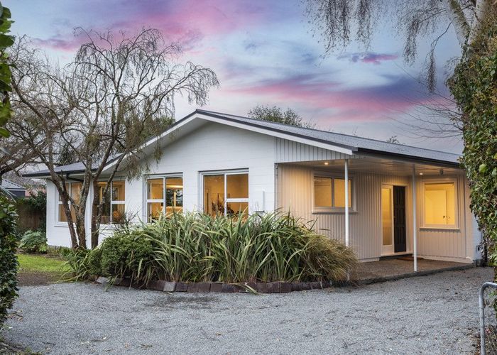  at 8A Rosedale Place, Avonhead, Christchurch City, Canterbury