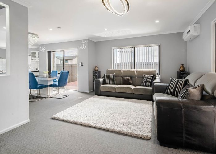  at 10 Millcroft Lane, Ranui, Auckland