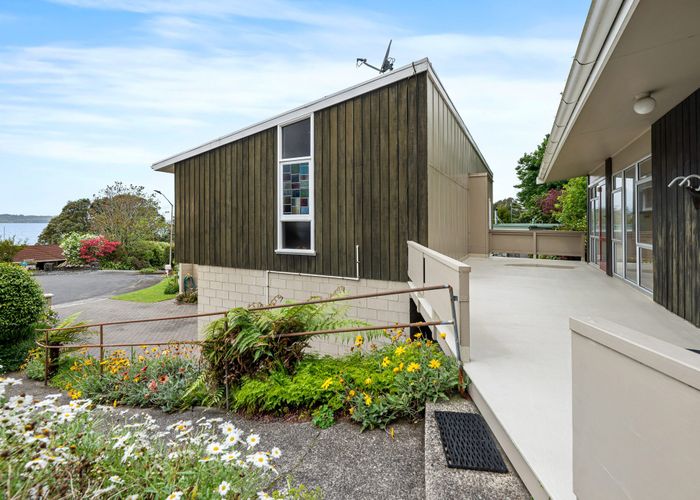  at 6 Manahi Avenue, Kawaha Point, Rotorua
