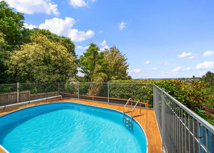  at 1/32 Montclair Rise, Browns Bay, North Shore City, Auckland