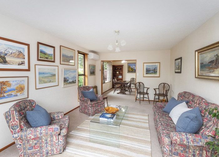  at 2/10 Broadfell Avenue, Avonhead, Christchurch City, Canterbury