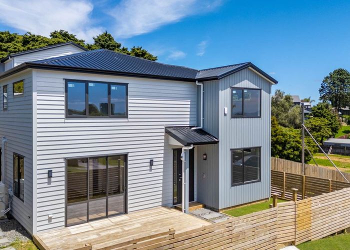  at 11a Banyan Drive, Totara Heights, Manukau City, Auckland