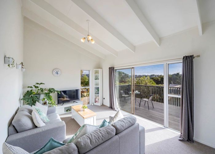  at 2/307A Wairau Road, Totara Vale, North Shore City, Auckland