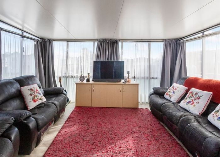  at 2 Hobart Crescent, Manurewa, Manukau City, Auckland