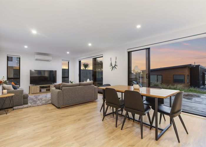  at 9 Tawatawa Street, Long Bay, Auckland