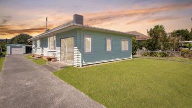  at 7 London Street, Te Atatu Peninsula, Auckland