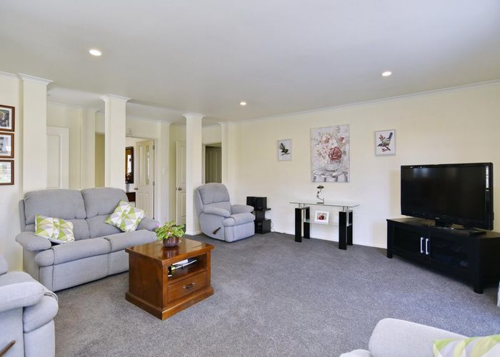  at 15 Willowview Drive, Redwood, Christchurch