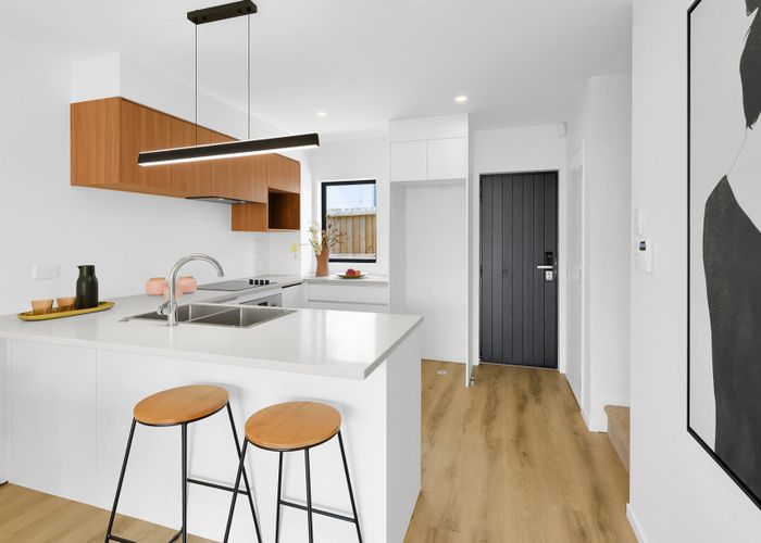  at 4/9 Flanshaw Road, Te Atatu South, Auckland