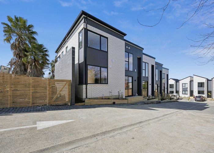  at Lts 1-2, 7 Broadview Place, Howick, Manukau City, Auckland