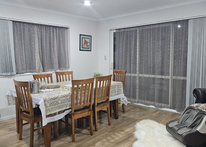  at 8 Sunglade Grove, Flat Bush, Manukau City, Auckland