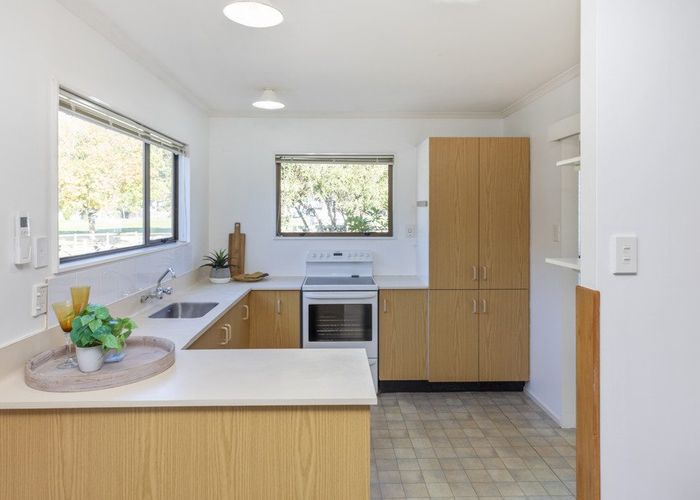  at 2/11 Duncan Street, Sumner, Christchurch City, Canterbury