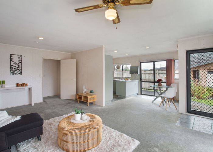  at 2/56 Larnoch Road, Henderson, Auckland