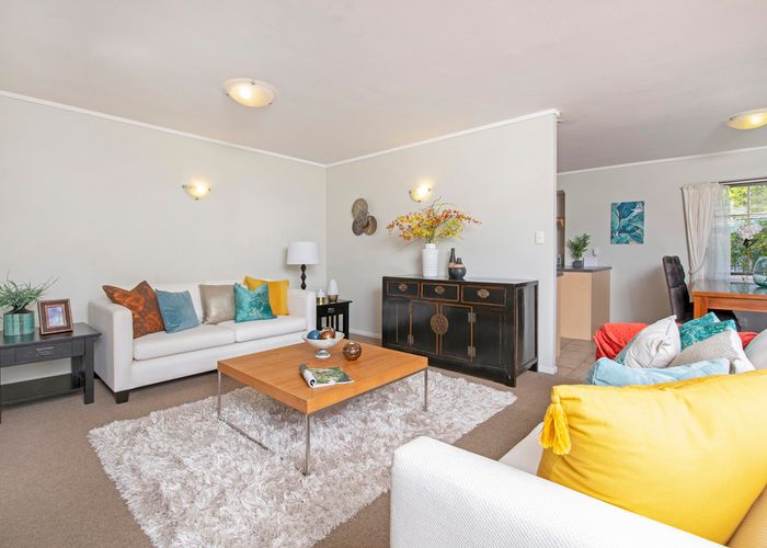  at 1/133 Botany Road, Botany Downs, Auckland