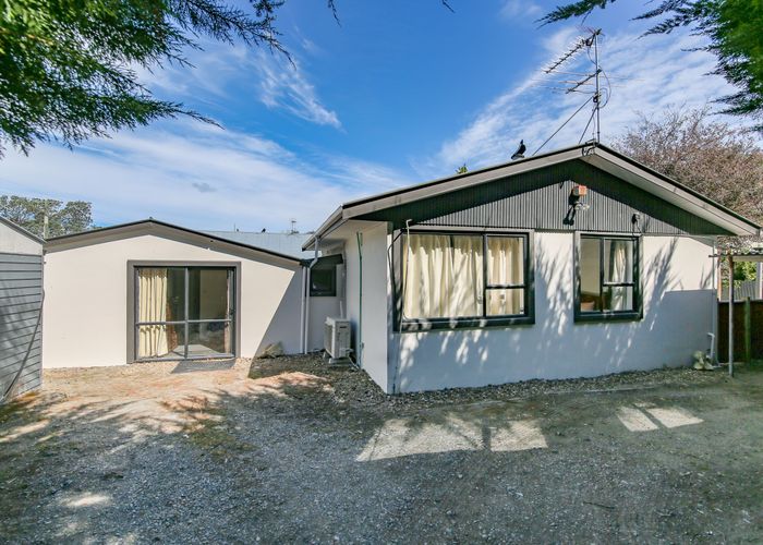  at 14 Kain Street, The Pines Beach, The Pines Beach