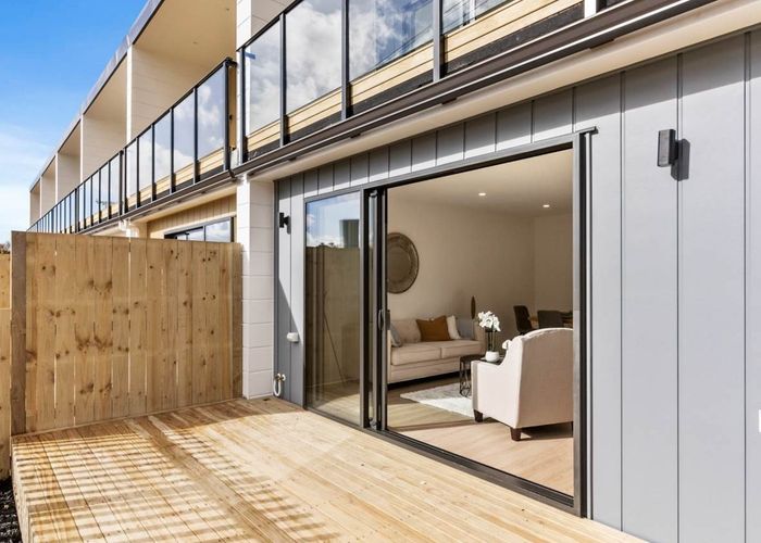  at 5/18 Ranui Station Road, Ranui, Auckland