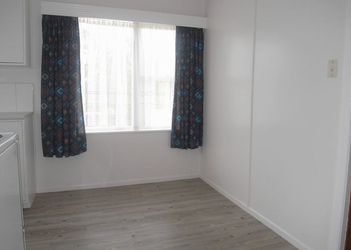  at 2/102 Te Atatu Road, Te Atatu South, Waitakere City, Auckland