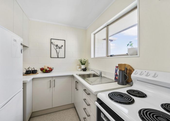  at 3/133 Queens Drive, Lyall Bay, Wellington