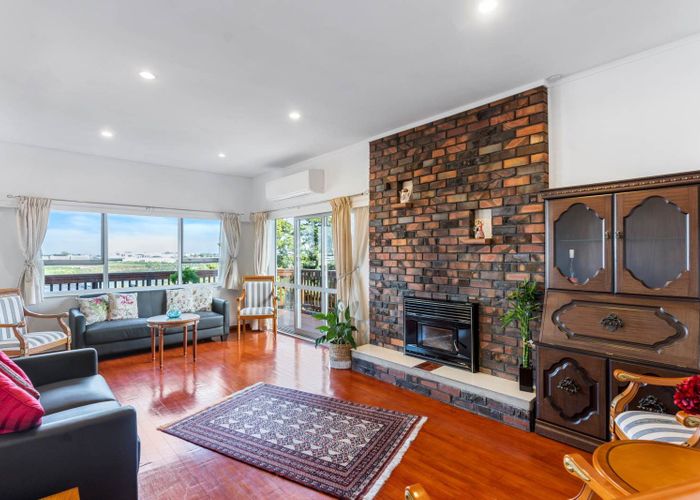  at 42&42A Ellesmere Crescent, Pakuranga Heights, Manukau City, Auckland