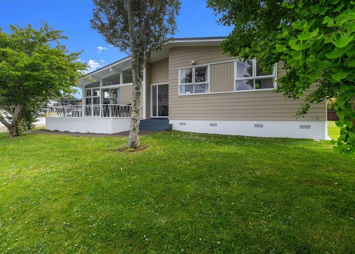  at 32 Dunstall Place, Mangere Bridge, Auckland
