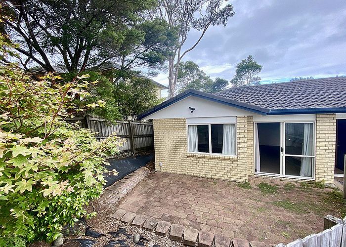  at 636E East Coast Road, Pinehill, North Shore City, Auckland