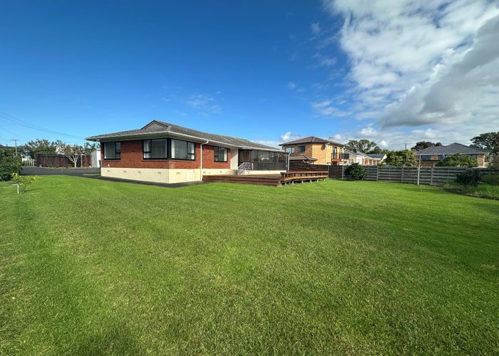  at 8 Cleland Crescent, Blockhouse Bay, Auckland City, Auckland