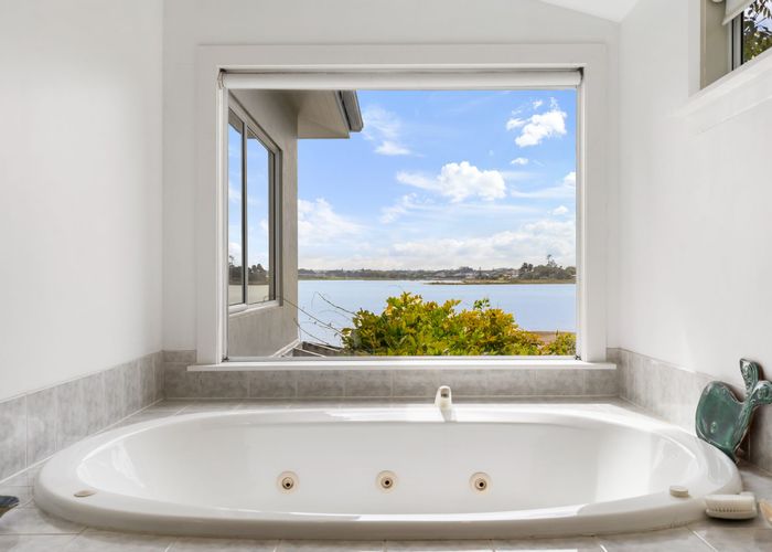  at 2/67 Beresford Street, Bayswater, North Shore City, Auckland