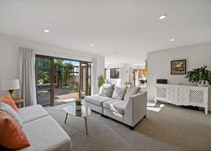  at 2/13 Waiatarua Road, Remuera, Auckland City, Auckland