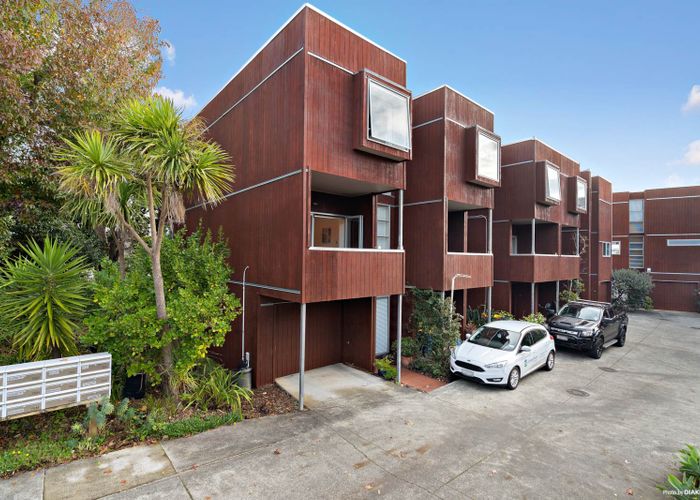  at 76C Edmonton Road, Henderson, Auckland