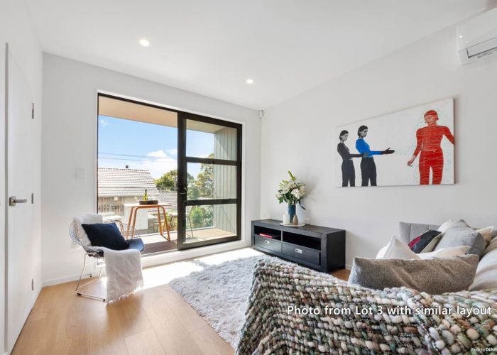  at 8/26 Buscomb Avenue, Henderson, Waitakere City, Auckland