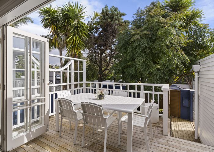 Free property data for 14 Hackett Street, Saint Marys Bay, Auckland